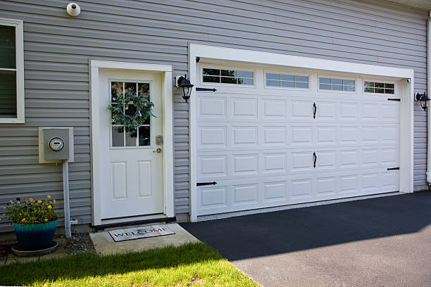 24/7 Emergency Garage Door Panel Replacement experts in North Shore, VA